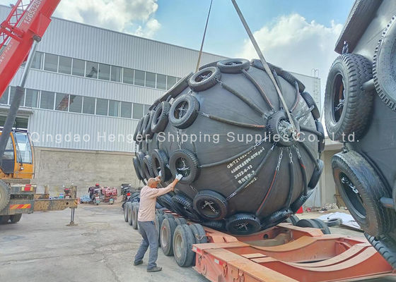 Qualität 50 kPa und 80 kPa Yokohama Netz-Typ Pneumatischer Gummifender für Schiff-zu-Schiff und Schiff-zu-Hafen ISO 17357 Schwimmstruktur usine