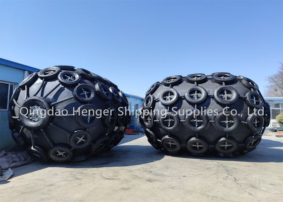 Qualität ISO 17357 Certified Pneumatic Rubber Fender with Natural Rubber Cover and 50Kpa/80kpa Working Pressure Fabrik