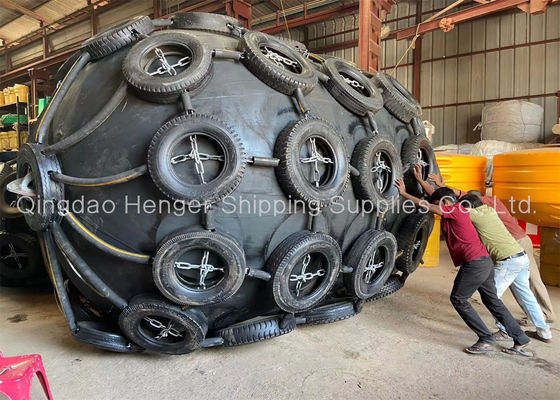 Qualität Schwarze Marine Pneumatic Rubber Fender 50kpa 3.3*6.5m mit Kettennetz usine