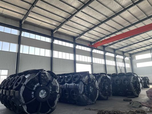 Qualität 70kg/M ³ Dichte-Schaum gefüllter Fender mit Kettenstärke des reifen-Netz-19mm Polyurea usine