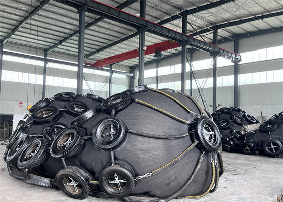 Qualität ISO17357 pneumatischer Gummipuffer des Schwarzen 50Kpa des Standards 3.3*6.5M für Verkauf usine