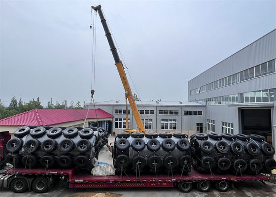 Qualität Farbenfrohe Polyurethan Eva-Fender / Schaum gefüllter Fender mit heiß galvanisierten Ketten und Flansche usine
