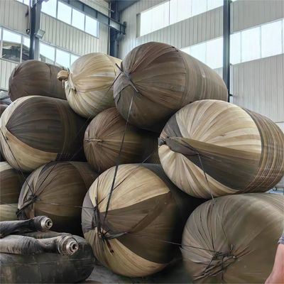 Qualität Schwarzer 2000x4000mm Pneumatischer Gummi-Fender mit Kette und Reifennetz 50kpa für Boot usine