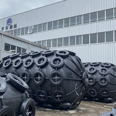 Qualität Zweijährige Gewährleistung Pneumatischer Gummi-Fender 2,5*5,5M für das Anlegen von Schiffen usine