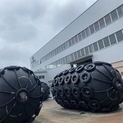 Qualität Zweijährige Gewährleistung Pneumatischer Gummi-Fender 2,5*5,5M für das Anlegen von Schiffen usine
