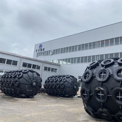 Qualität Dreijährige Garantie auf pneumatischen Gummipuffer 2,0 * 4,5 m für Dock-Antikollision usine