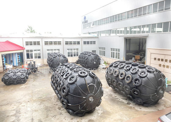 Qualität Schwarzer Marine-Pneumatischer Gummi-Fender ISO17357 80Kpa zertifiziert usine