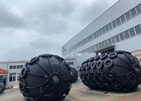 Qualität 50Kpa 3,3*6,5M Yokohama-Typ Pneumatischer Gummi-Fender mit Kettenreifen usine