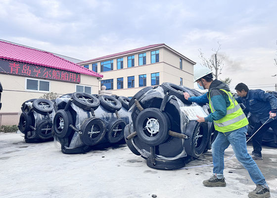 Qualität Leistungsschaumgefüllter Fender für den Einsatz auf See usine