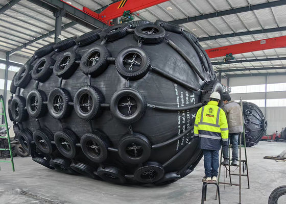 Qualität Pneumatischer Schiffsfender Yokohama Aufblasbare Naturkautschukfender mit Kettennetz usine