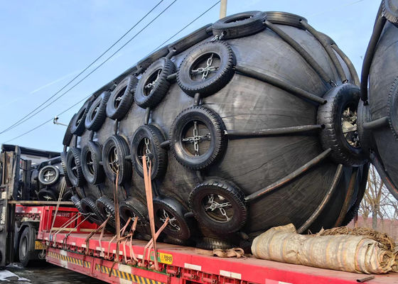 Qualität 6 to 12 Years Design Life Pneumatic Marine Fender with 50kPa/80kPa Working Pressure for Ship-to-ship and Ship-to-dock Protection Fabrik