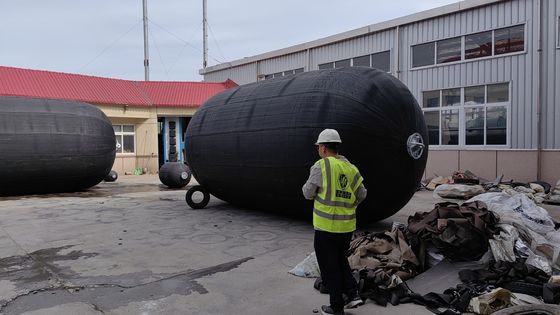 Qualität Durchmesser von 0,5 m bis 4,5 m Pneumatischer Gummi-Fender Abbiegung 60% usine