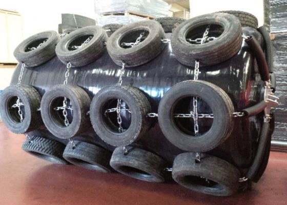 Qualität ISO 17357 Certified EVA Foam Filled Fender with Customizable Density 70-110kg/m³ and 0.5m-4.8m Diameter for Marine Use Fabrik
