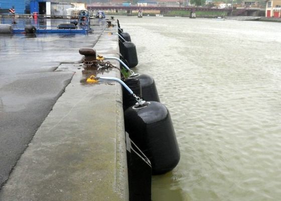 Qualität ISO 17357 Certified EVA Foam Filled Fender with Customizable Density 70-110kg/m³ and 0.5m-4.8m Diameter for Marine Use Fabrik