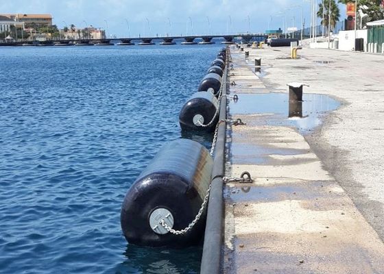 Qualität ISO 17357 Certified EVA Foam Filled Fender with Customizable Density 70-110kg/m³ and 0.5m-4.8m Diameter for Marine Use Fabrik