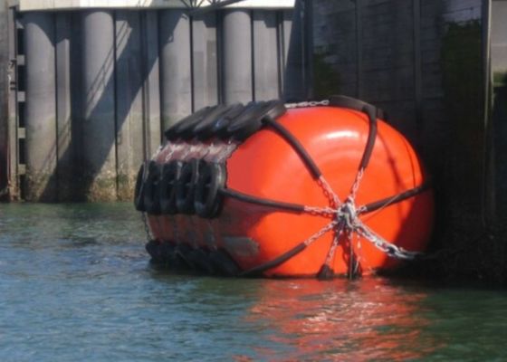 Qualität ISO 17357 Certified EVA Foam Filled Fender with Customizable Density 70-110kg/m³ and 0.5m-4.8m Diameter for Marine Use Fabrik