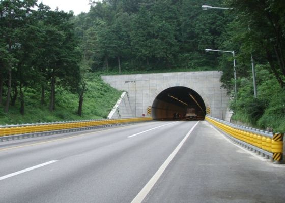 Qualität Rote Farbsicherheitsscheibe-Schutzeinrichtung, Tunnel-Eingangs-Rollen-Straßen-Sperre usine