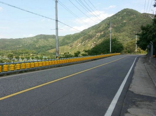 Qualität Abnehmbare Eva-Material-Rollen-Leitplanke, Mittelstreifen-Rollen-Schutz-Sperre usine