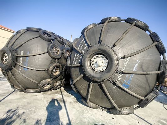 Qualität Innendruck 50/80Kpa Pneumatische Marine-Fendern Anfangsdruck 50Kpa Abbiegung 60% usine