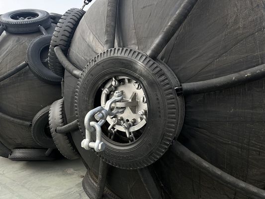 Qualität 50Kpa 80Kpa Gummi-Fender mit Ketten-Reifennetz usine