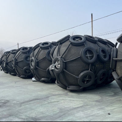 Qualität ISO 17357 Certified Natural Rubber Pneumatic Fender with 50Kpa Working Pressure for Marine Safety Fabrik
