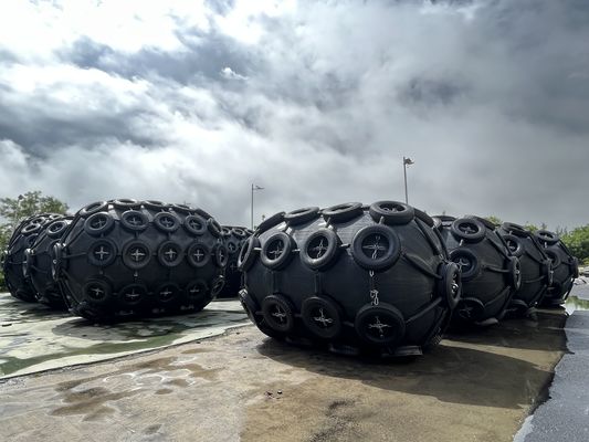 Qualität ISO17357 2014 1 Standard Yokohama Fender, hergestellt für Schiffs- und Bootsanlegestellen, gewährleistet Schutz vor Anprall beim Anlegen. usine