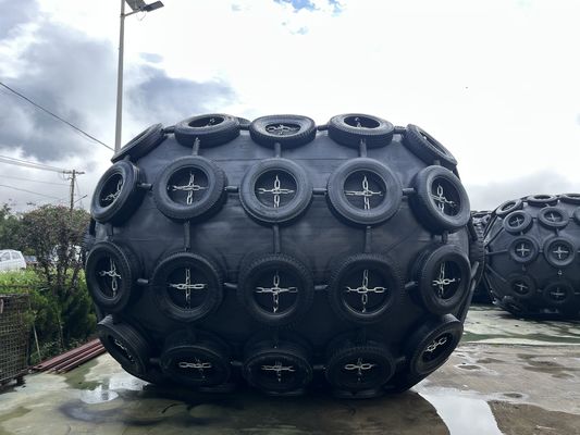 Qualität Designlebensdauer 8 bis 15 Jahre Yokohama Fender Marine Fender Produkte mit Ketten-Reifen-Netz, die überlegene Stoßabsorption bieten usine