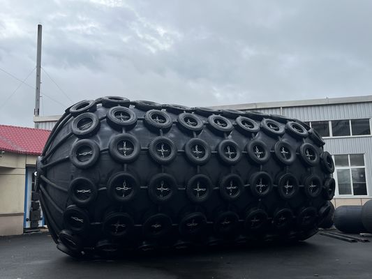 Qualität Schiff Boot Anlegeplatz Dock Schwimmender aufblasbarer Fender unter Verwendung von Kette und PP-Seil Installationsmethode zur Bereitstellung von Andock-Schlag-Schutz usine