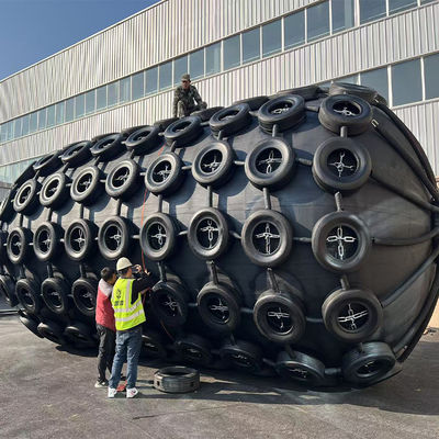 Qualität ISO 17357 Certified Natural Rubber Pneumatic Fender with 50Kpa Working Pressure for Marine Safety Fabrik