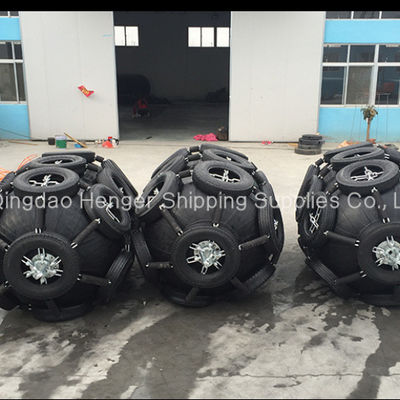 Qualität Yokohama Net-Type Floating Pneumatic Marine Rubber Fenders 50/80kpa Kettenreifennetz Schiff-zu-Schiff / Hafen ISO 17357 Alle Farben usine