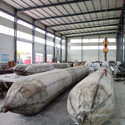 Qualität 10 bis 15 Jahre Lebensdauer Marine-Gummiairbag für schwere Marineanwendungen, der Sicherheit und Effizienz gewährleistet usine