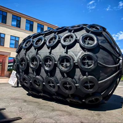Qualität ISO 17357 Pneumatischer Gummi-Fender zum Schutz vor Kollisionen auf See usine