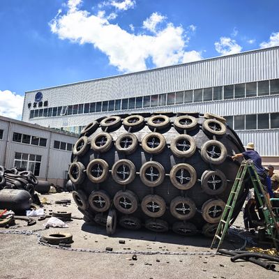 Qualität ISO 17357 Pneumatischer Gummi-Fender zum Schutz vor Kollisionen auf See usine