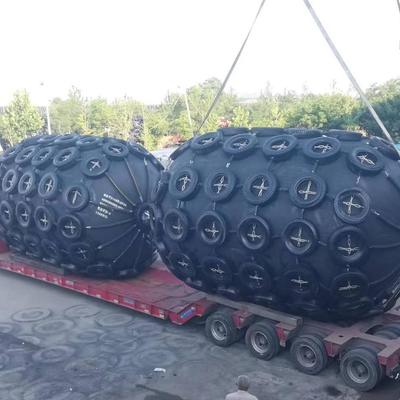 Qualität Zuverlässiger kundenspezifischer Pneumatischer Gummi-Fender ISO17357 Durchmesser von 0,3 bis 4,8 M usine
