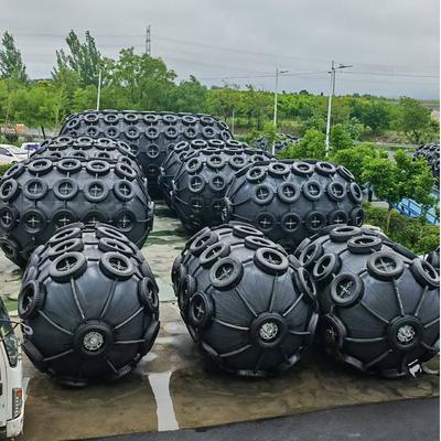 Qualität Maßgeschneiderte Größen ISO17357 Pneumatische Gummi-Fender mit 50 kPa 80 kPa Druck für Marine usine