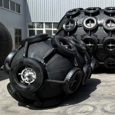 Qualität ISO17357-zertifizierter pneumatischer Gummi-Fender mit benutzerdefinierten Größen 0,3-4,8M und Druckoptionen von 50kpa & 80kpa usine