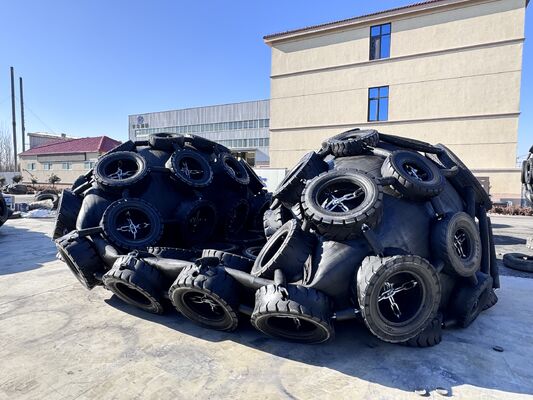 Qualität Natural Rubber ISO Certified Pneumatic Rubber Fender with 50Kpa/80kpa Working Pressure for Marine Anti-Collision usine