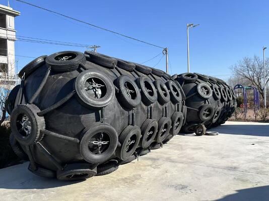 Qualität Customized ISO17357 Pneumatic Rubber Fender 0.3-4.8 M for Marine Applications usine