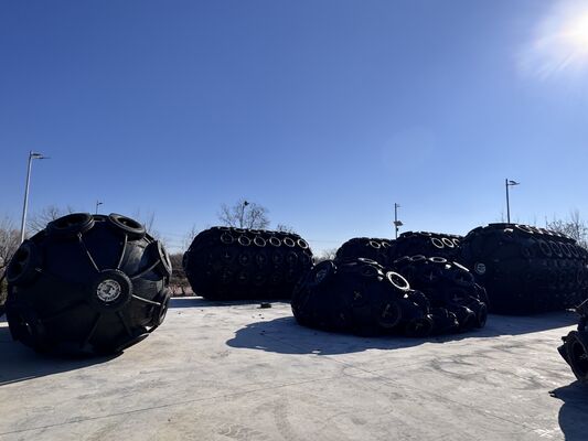 Qualität Customized ISO17357 Pneumatic Rubber Fender 0.3-4.8 M for Marine Applications usine