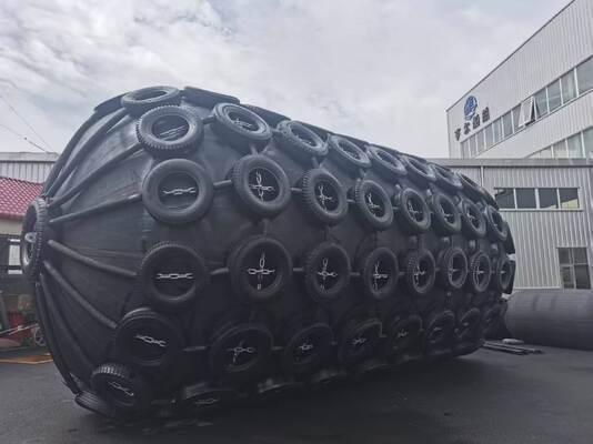 Qualität Schwerlast-Pneumatik-Gummifender mit 50 kPa & 80 kPa Druck für den Schutz von Eisklassen-Schiffen beim Anlegen usine