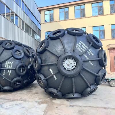 Qualität 4.8x12m 50kpa / 80kpa Pneumatic Fenders For Ships usine