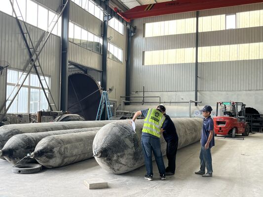 Qualität Marine Rubber Airbag with Rapid Inflation Manifold for Simultaneous Multi Unit Operation in 0.8-3 M Diameter Fabrik