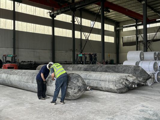 Qualität Marine Rubber Airbag with Rapid Inflation Manifold for Simultaneous Multi Unit Operation in 0.8-3 M Diameter Fabrik