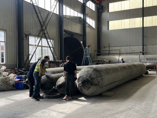 Qualität Marine Rubber Airbag with High Grip Surface Pattern for Stable Shipyard Positioning in 0.8-3 M Diameter and 4-25 M Length Fabrik
