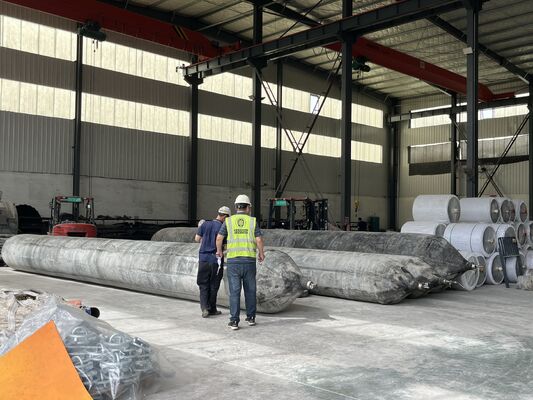 Qualität Marine Rubber Airbag with High Grip Surface Pattern for Stable Shipyard Positioning in 0.8-3 M Diameter and 4-25 M Length Fabrik