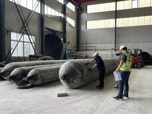 Qualität Marine Rubber Airbag with Stainless Steel Mounting Hardware for Corrosion Free Installation Fabrik