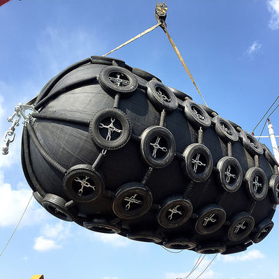 Qualität ISO 17357-konforme Pneumatische Gummi-Fender mit hoher Elastizität aus Naturkautschuk für den Einsatz gegen Kollisionen in Hafenanlagen Fabrik