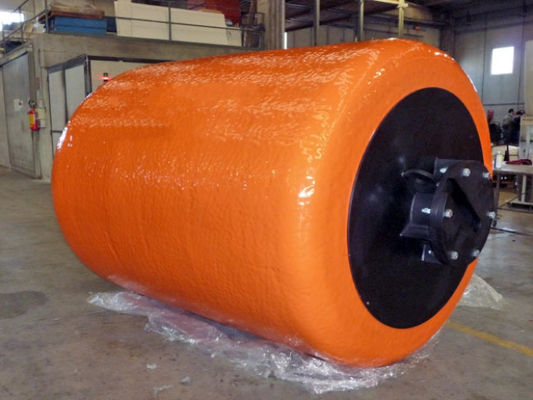 Qualität Schaum gefüllter Fender Dock Bumper ISO17357 Standard 0,5-4,8m Durchmesser für den Seeverkehr usine