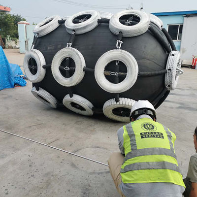 Qualität Überziehschutzanlage, die pneumatisches Gummipuffer-Schiff schwimmt - - Schiff Übergangsoperation usine