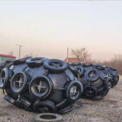 Qualität Kundenspezifischer pneumatischer Gummifender mit verfügbaren Größen von 0,3-4,8 m und 50 kPa & 80 kPa Druck für Schiffsfender-Anwendungen usine